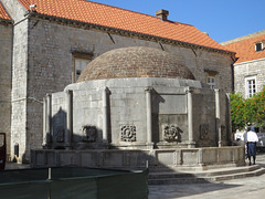 Dubrovnik : la fontaine d'Onofrio.