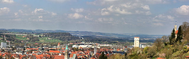 Blick Richtung Norden über die Dächer von Ravensburg und ins Schussental