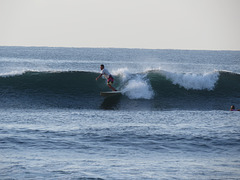 Surfing Playa El Tunco