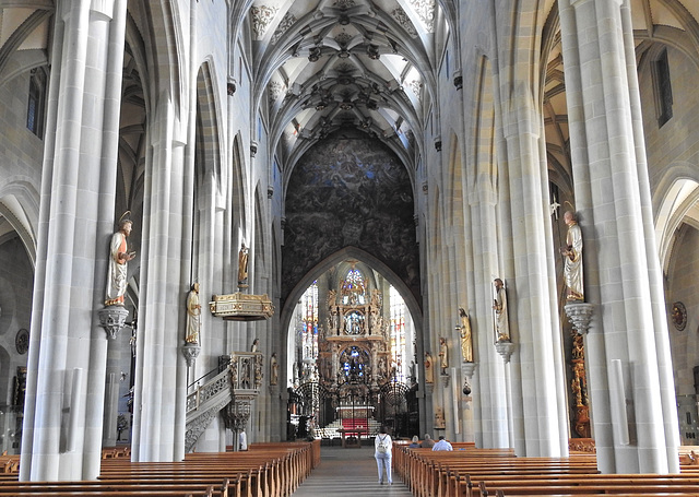 St. Nikolaus-Münster, vorn