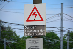 Canada 2016 – Toronto – Tresspassers May Be Electrocuted