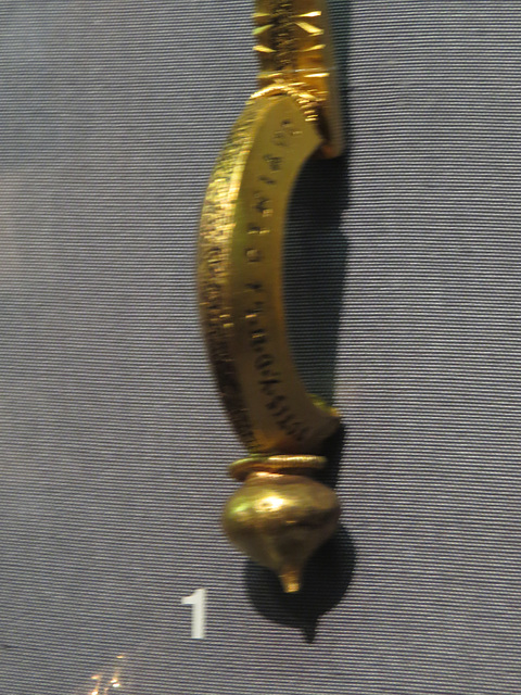 Museum Carnuntinum : fibule en or.