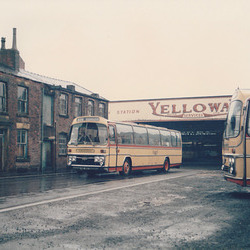 Yelloway XNE 188S leaving the Rochdale coach station – 9 Mar 1986 (35-9)