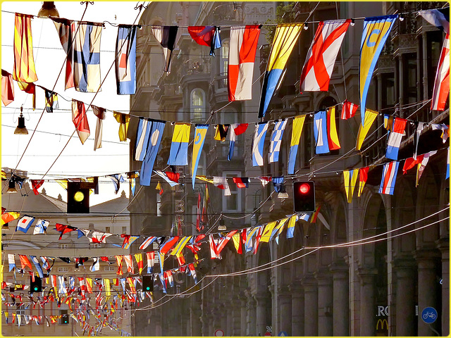 Genova : 70° anniversario Costa Crociere - Il Gran Pavese in via XX Settembre