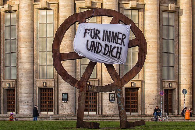 Berlin. Das "Räuber-Rad" vor der Volksbühne. 201703