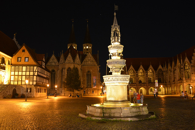 Der Altstadtmarkt in Braunschweig mit Marktbrunnen