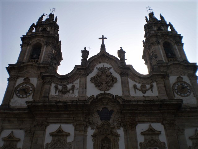 Upper part of the façade.