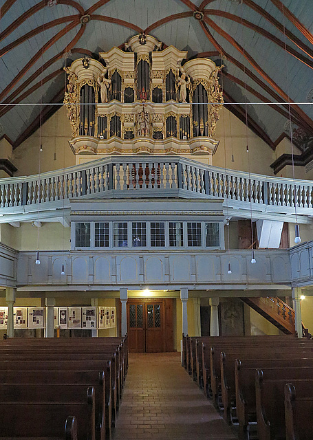 Westseite mit Orgel