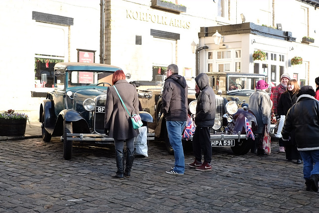 Glossop Car Enthusiasts Club collecting for charity
