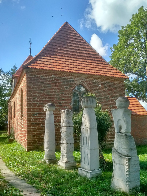 Müsselmow, Dorfkirche mit Kunstprojekt