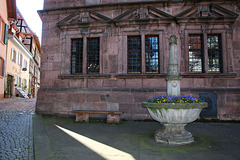 Bank vor dem alten Rathaus