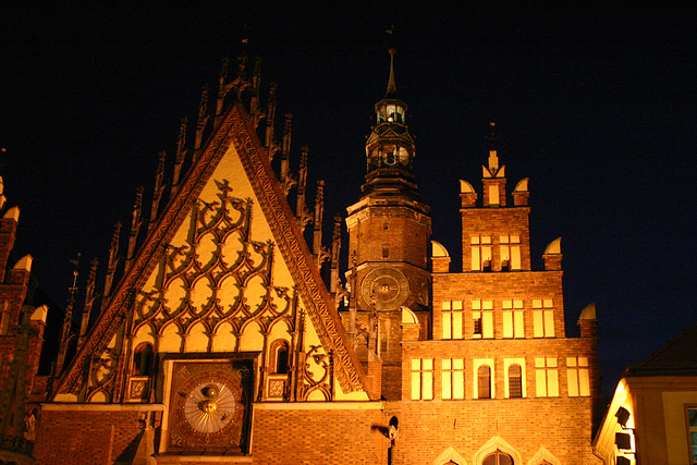 Das Rathaus von Wroclaw in den Abendstunden