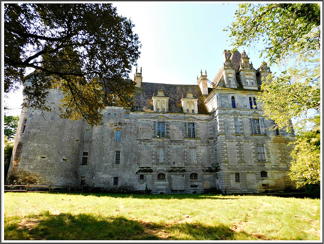 Le château de Lanquais (24)