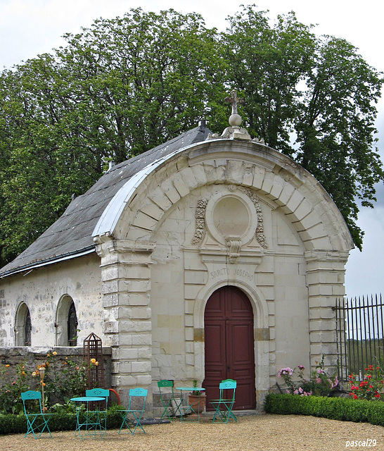 chateau de JALLANGES la chapelle après la grêle