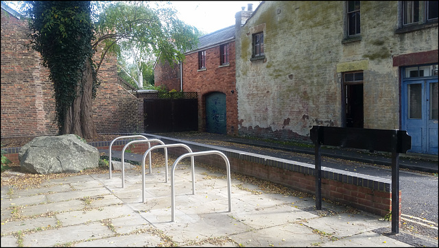 cycle stands at Mount Place