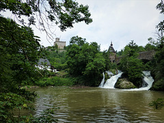 Mühle, Burg und Wasserfall