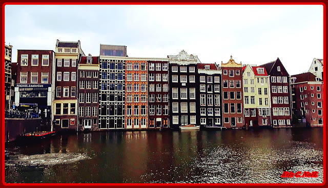 Maisons de canal, près de la Gare Centrale d'Amsterdam !
