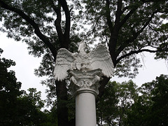 В парке Александрия, Колонна печали "Пеликан" / In the Alexandria Park, The Column of Sadness "Pelican"