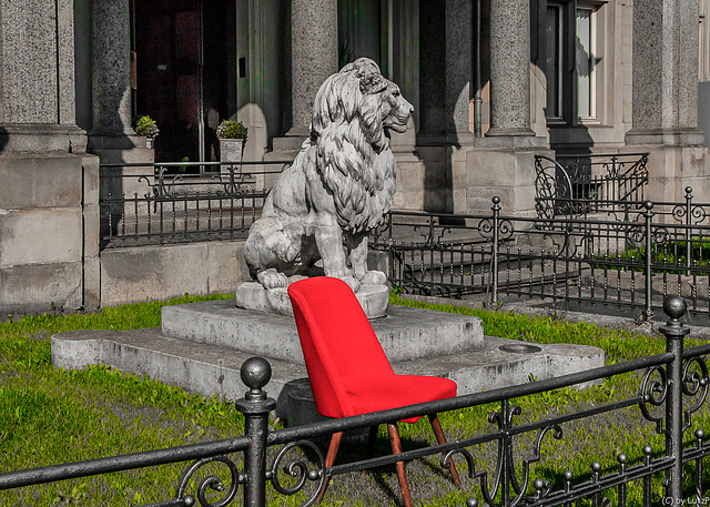 Braunschweig's Lion and Heidi's Red Chair