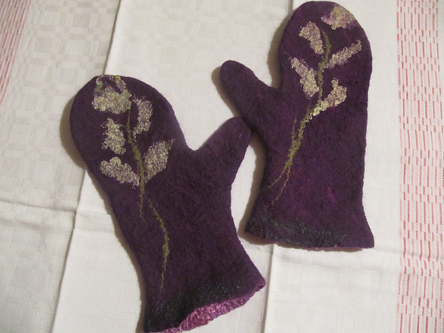 felted gloves for my little girl