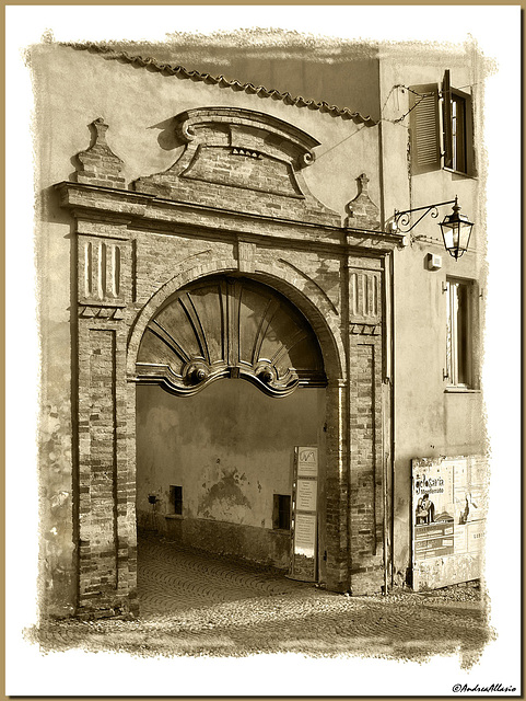 Ancient portal - Antico portale, Montiglio