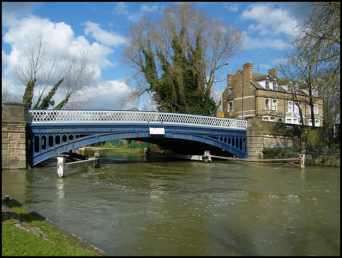 lowest bridge on the Thames