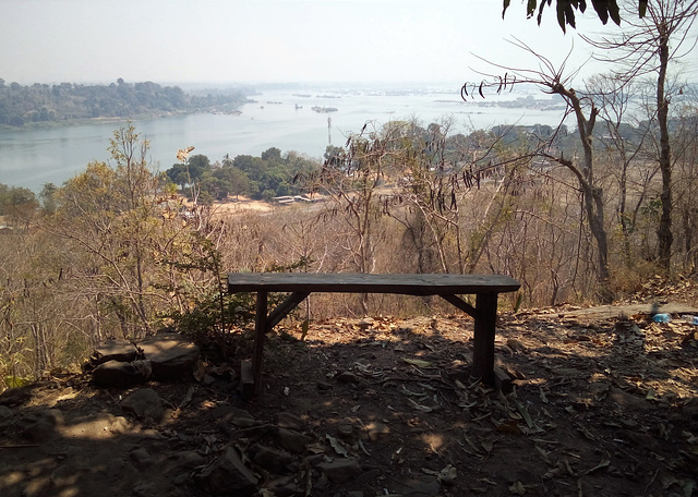 Banc de culte / Where to seat in peace (Laos)