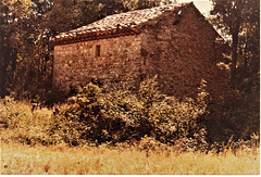 Stone cabin, near Richeranches, Enclave des Pâpes, Vaucluse, Haute Provence, France.