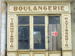 Ancienne devanture de Boulangerie (Vue à La Rochebeaucourt et Argentine 24)
