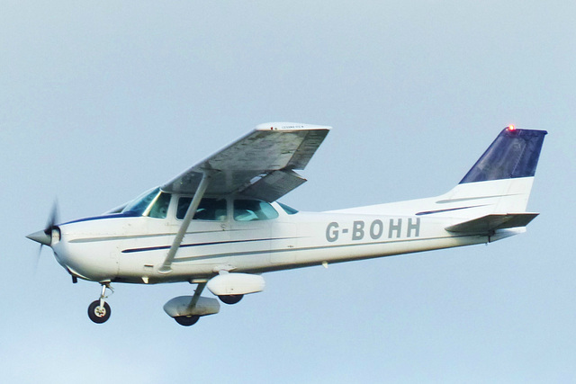 G-BOHH approaching Gloucestershire Airport - 20 December 2014