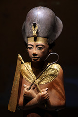 Chaouabti portant la couronne khéprech et tenant la crosse et le fléau - Bois et feuille d'or