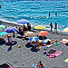 Spiaggia libera a Quinto : ombrelloni personali di tanti colori