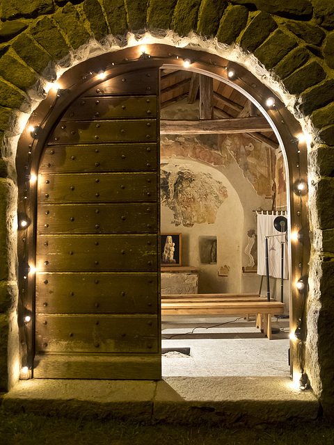 Postua 2014 (Vercelli), Nativity scenes and other - On the threshold of the church of Roncole