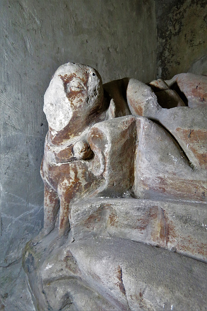 sheviock church, cornwall (25)lapdog with bells on its collar at the feet of the effigy of emmeline dawney +1371