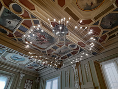 Elegante lampadario nella sala di Palazzo D'Accursio!!