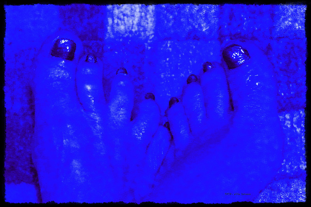 the feet from the Blue-man-Groupe
