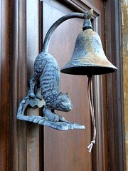 Oingt- Feline Doorbell