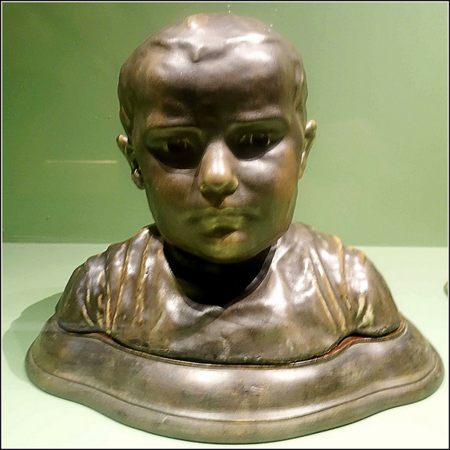 Buste d'Albert, vers 1896-1903, grès émaillé socle en bois