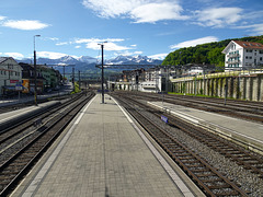 Bahnhof Spiez, mit Blick zur Berner Alpenkette