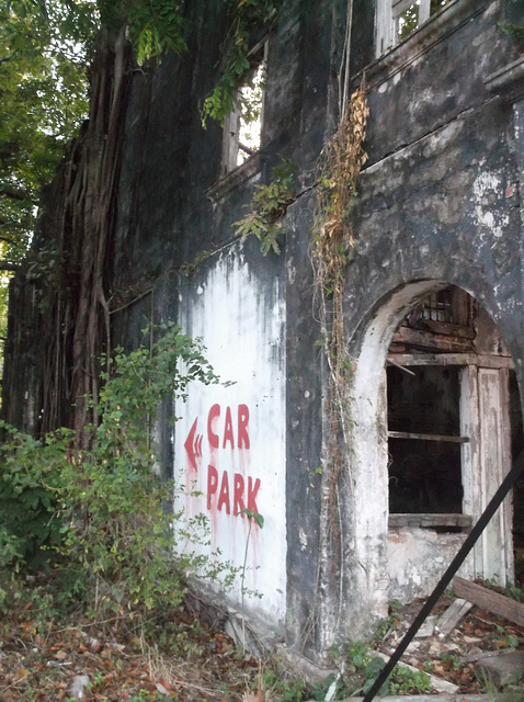 Abandoned car park / Architecture hantée