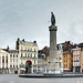 Lille - granda placo de generalo de Gaulle kun kolono