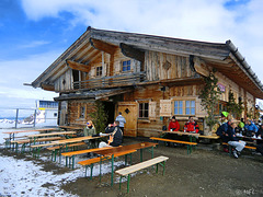 Die Bank an der Skihütte im Zillertal