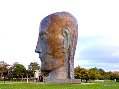 DEAUVILLE -Louis Derbré 1925-2011-LE PROPHETE bronze 6,50m de haut 12 tonnes (1)