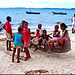 Y3280 - Nosy Komba la spiaggia di Ramena - tanti bambini color cioccolato !!