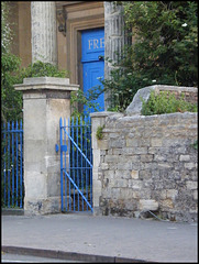 Freud side gate