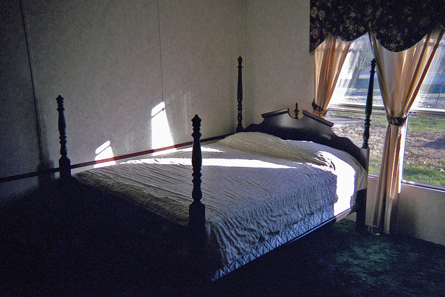 Bed 1999