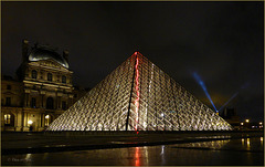 Louvre Pyramide, Paris...