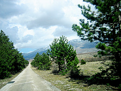 Road to the village of Uništa