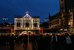Weihnachtlicher  Rathausmarkt in Hamburg