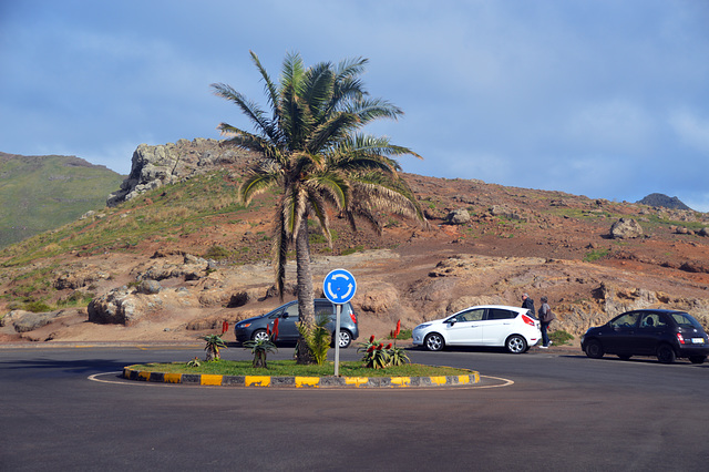 Im Osten der Insel Madeira. Hier endet die Strasse mit einem Kreisverkehr.